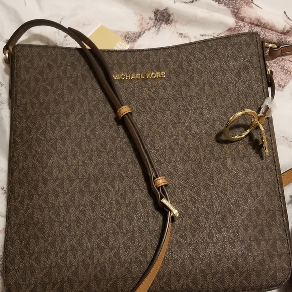 Bags - Picture 7 of 8